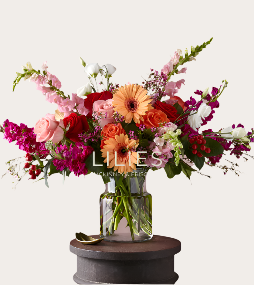 Flower bouquet in a cristal vase